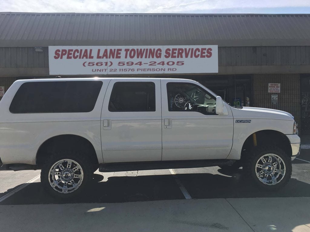 Special Lane Towing Services truck in Wellington, Florida